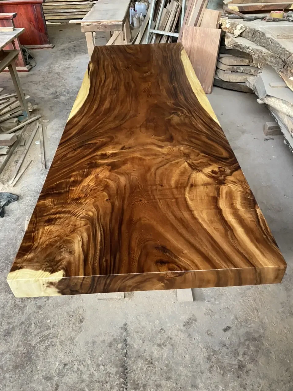 Giao Bàn Gỗ Nguyên Tấm Me Tây 2,9m x 90 cho khách hàng Đà Nẵng