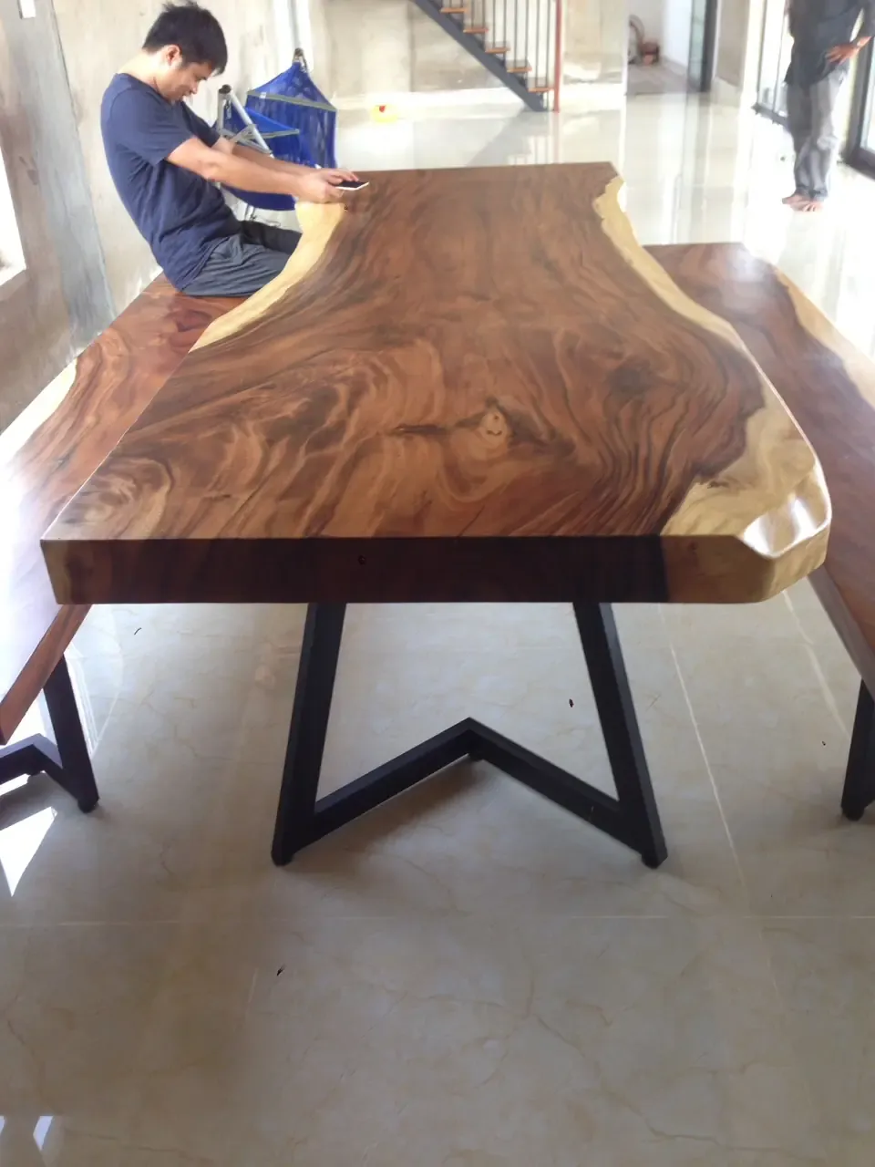 Giao Bàn Gỗ Me Tây Nguyên Tấm Cho Khách Hàng Nhơn Trạch Đồng Nai