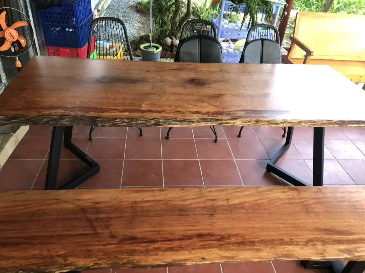 Giao Bộ Bàn Ghế Gỗ Gụ Hương cho khách ở Tiền Giang