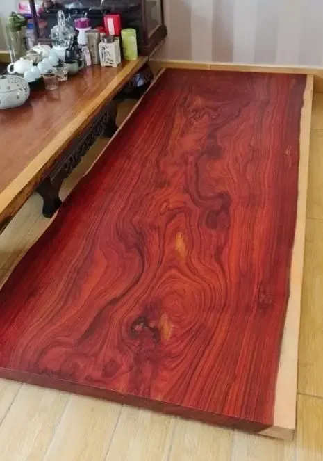 Giao Bàn Gỗ Hương Đỏ Nguyên Tấm Cho Khách Hàng Quận 6