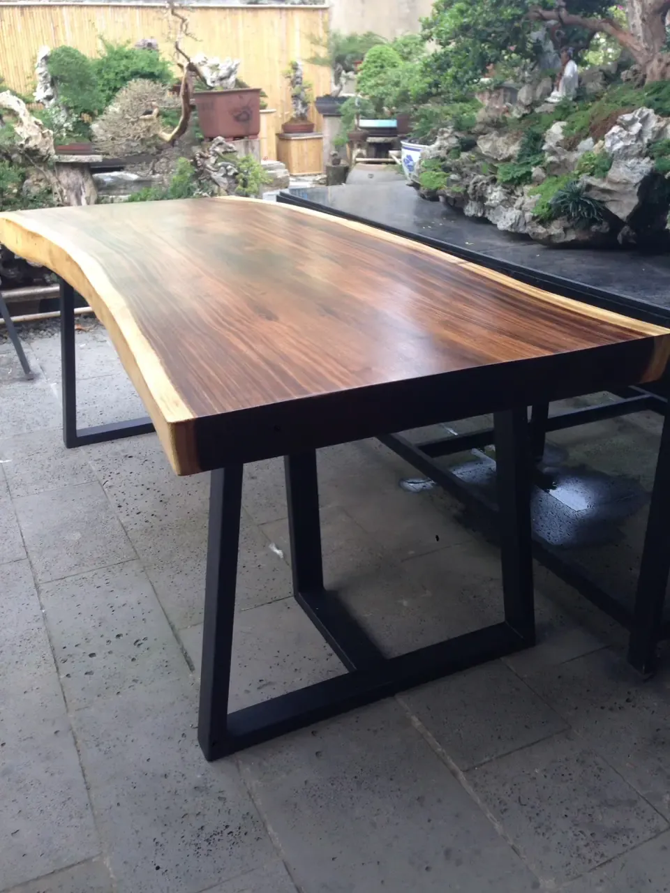 Giao Bàn Gỗ Me Tây Nguyên Tấm cho khách ở Bình Tân