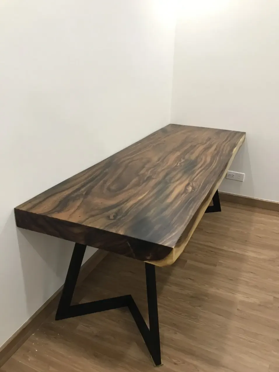 Giao Bàn Gỗ Me Tây Nguyên Khối Vuông Vức cho khách ở Biên Hòa