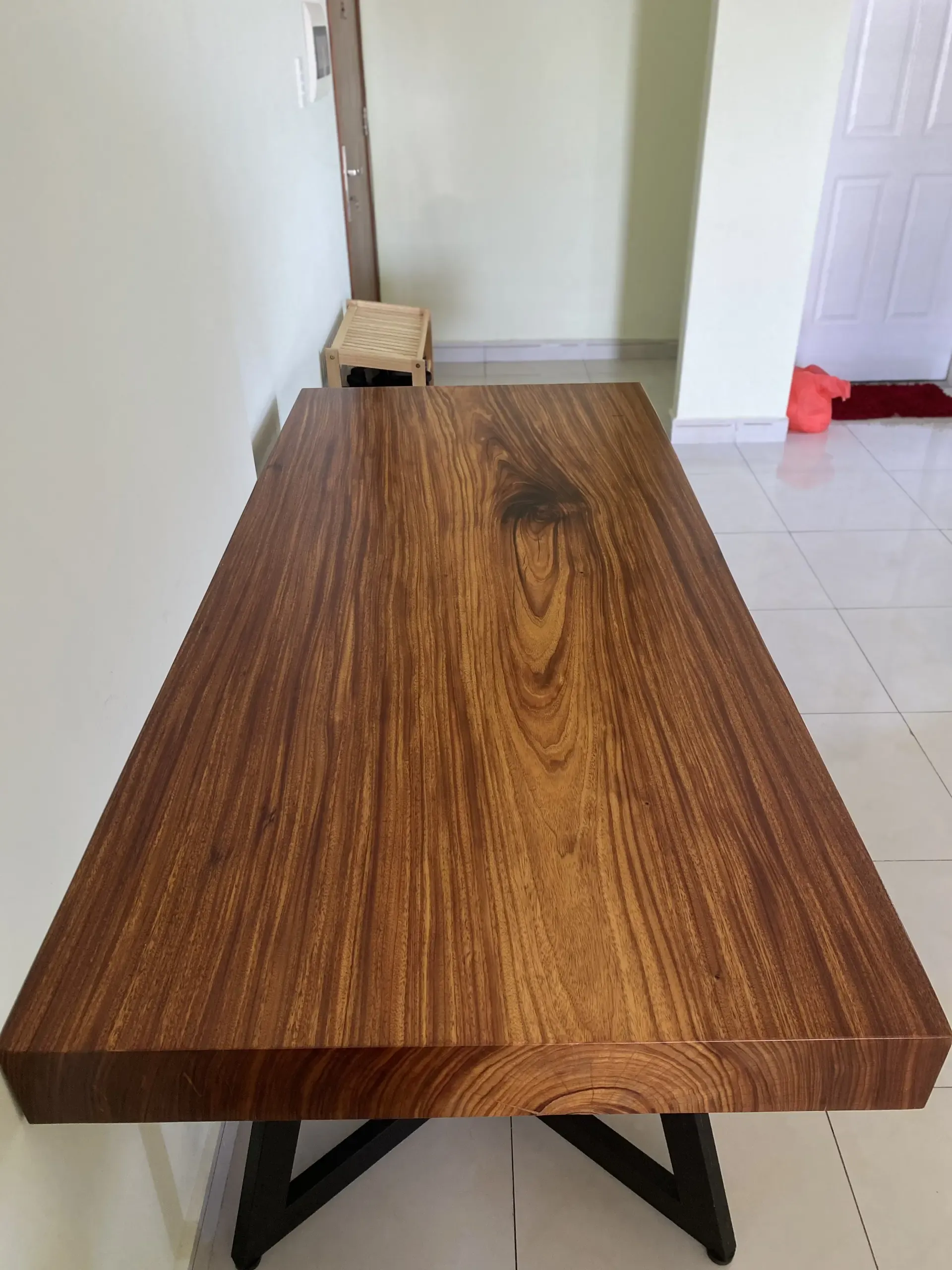 Giao Bàn Làm Việc Gỗ Lim Nguyên Tấm Cho Khách ở Quận 8