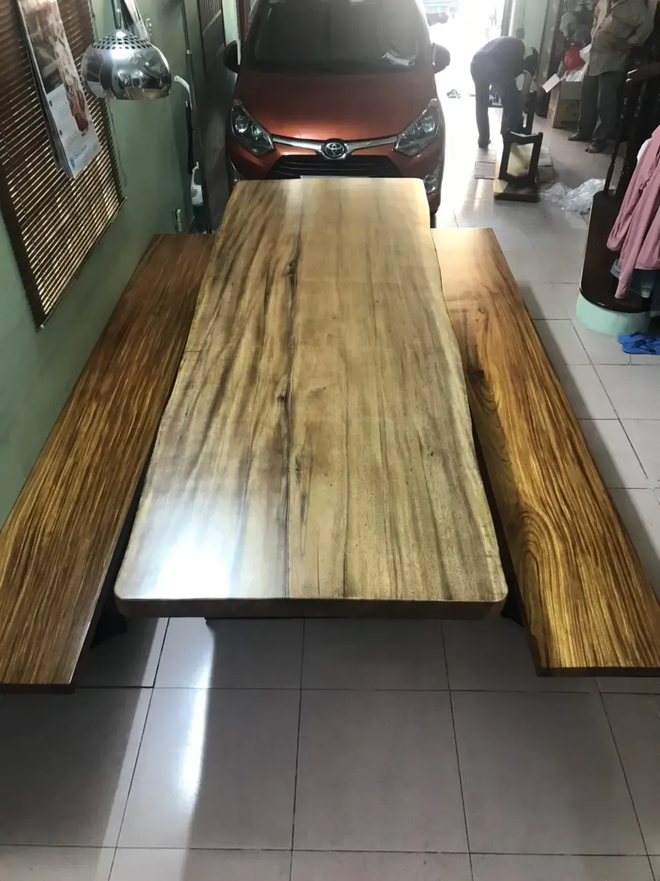 Giao bộ bàn ghế nguyên tấm gỗ lim tại Quận 10