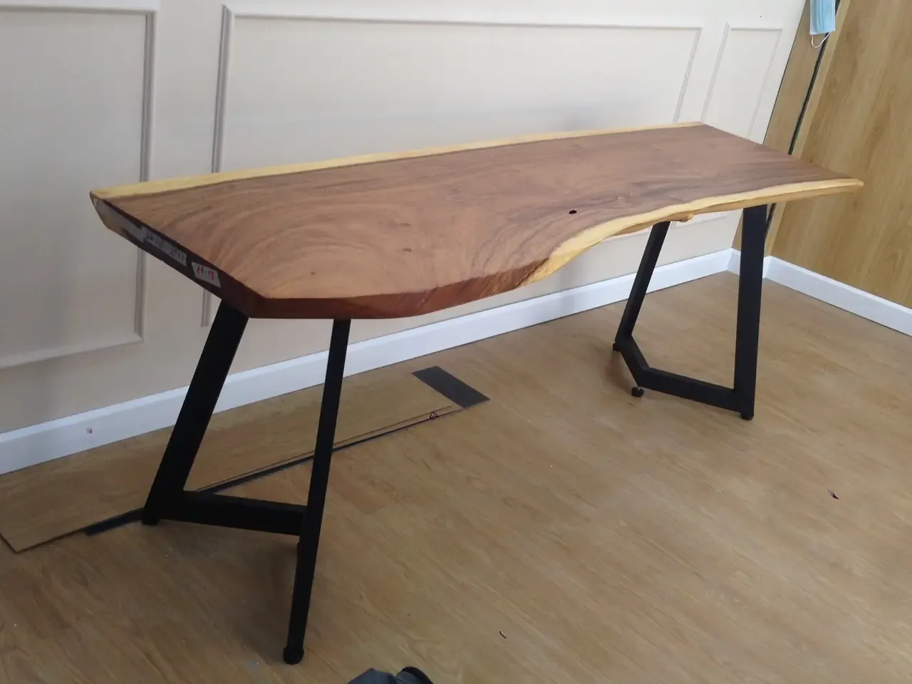 Giao Bàn Me Tây Tặng Chân Sắt Cho Khách ở Phú Nhuận