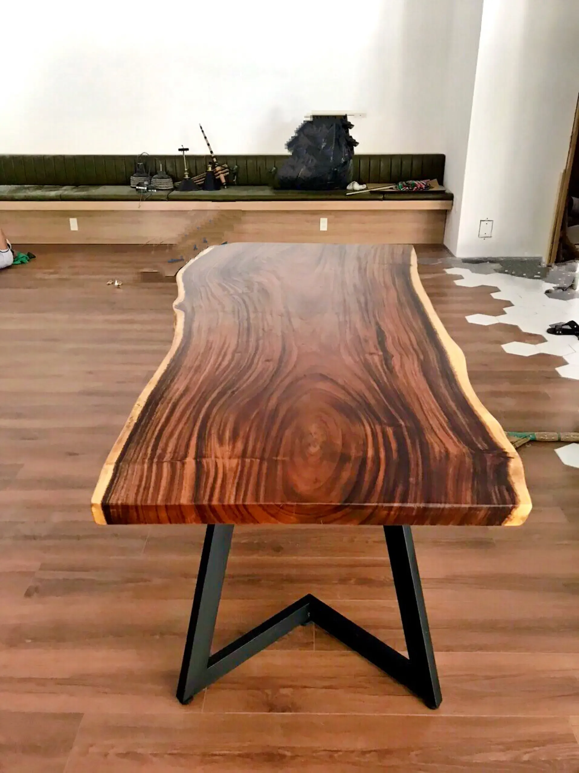 Giao Bàn Làm Việc Cho Khách ở Bình Tân