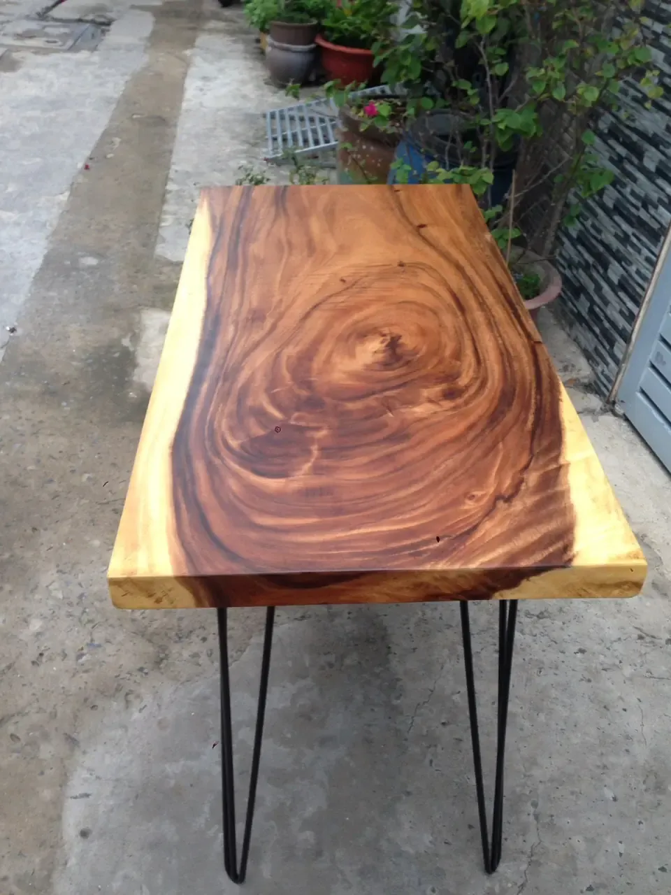 Giao Bàn Gỗ Me Tây Nguyên Tấm Dài 1m2 Cho Khách Bình Tân