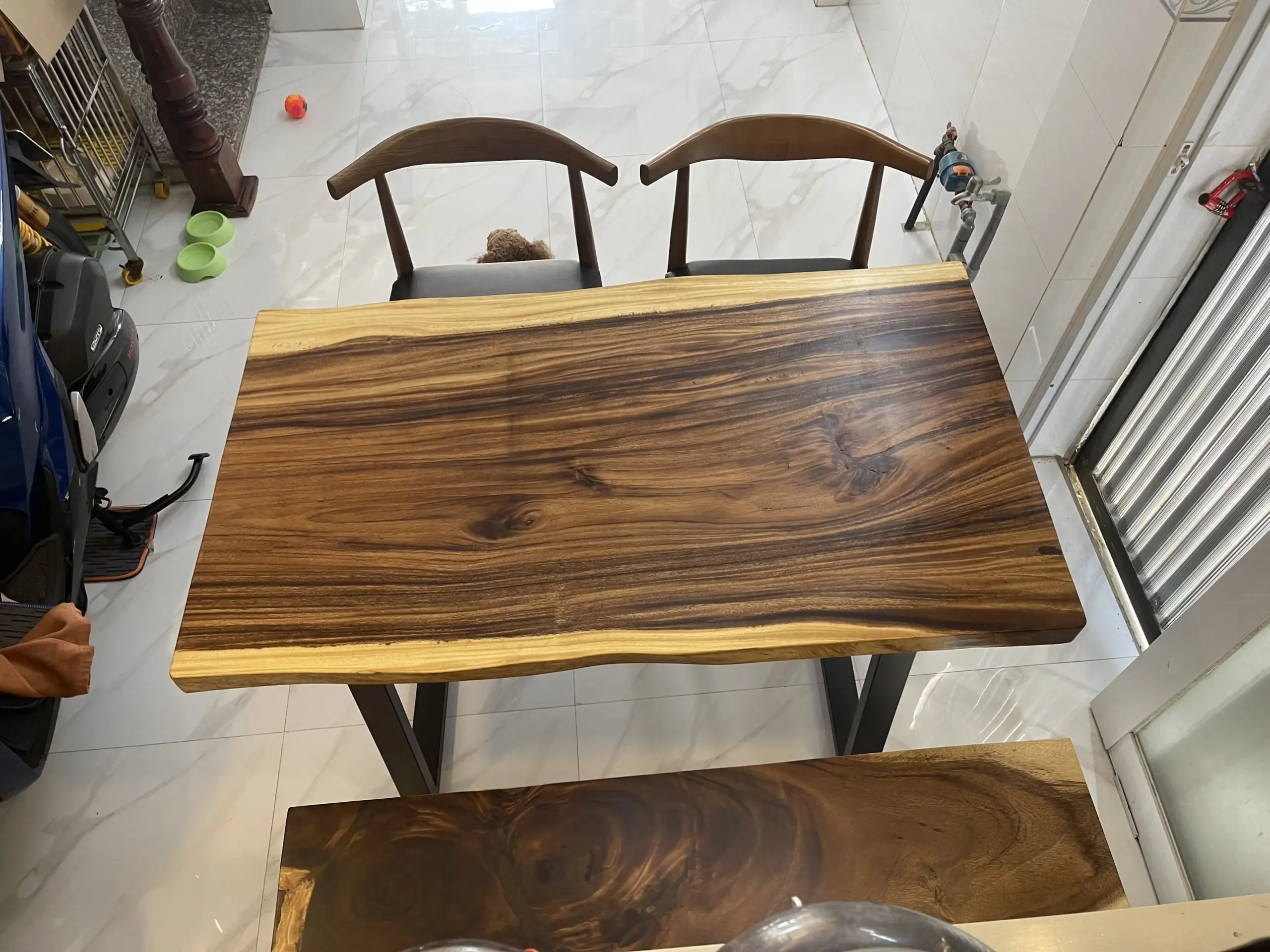 Bàn gỗ nguyên tấm dài 1m2 giao cho khách hàng Quận 8