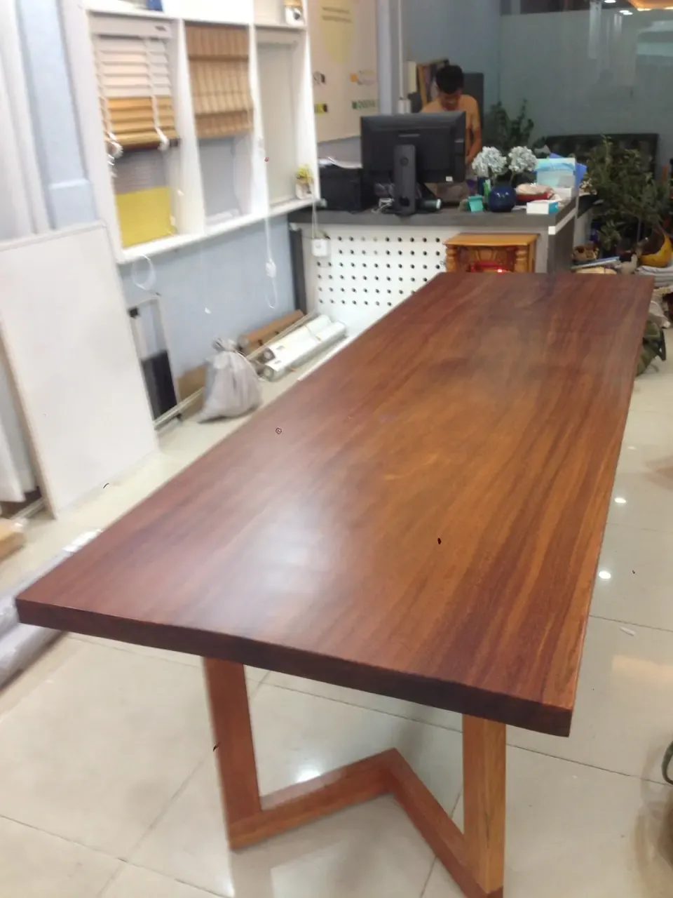 Bàn Nguyên Tấm Lim Vàng Dài 2m5 Giao Cho Khách Hàng Tại Quận 7