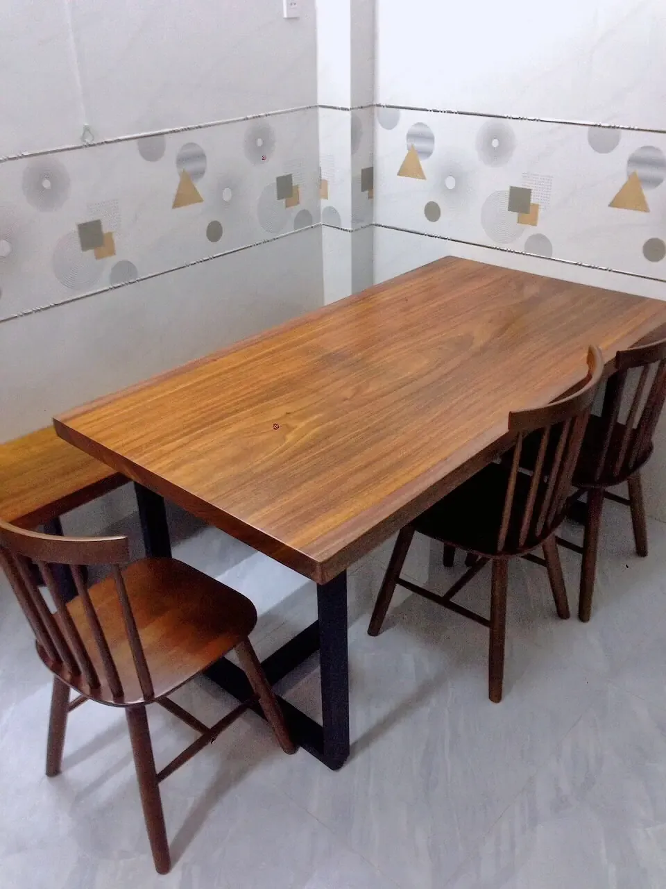 Bàn Gỗ Tự Nhiên Lim Okan Giao Cho Khách Hàng Tại Gò Vấp