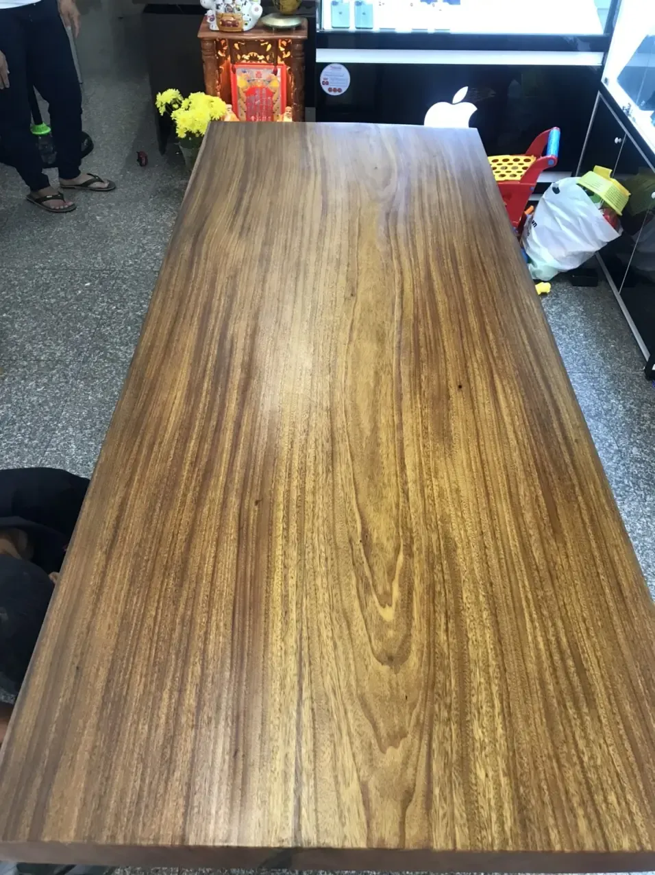 Bàn Gỗ Tự Nhiên Lim Vàng Giao Cho Khách Hàng Tại Quận 9