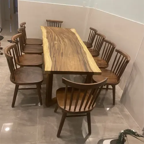 Bàn Giao Bộ Bàn Ghế Gỗ Me Tây Cho Khách Hàng Tại Quận 10