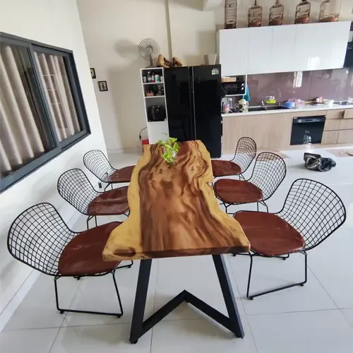 Bàn Giao Bàn Ghế Gỗ Me Tây Cho Khách Hàng Tại Quận 7