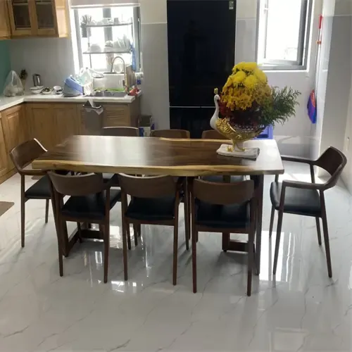 Bàn Giao Bộ Bàn Ghế Gỗ Me Tây Cho Khách Hàng Tại Quận 2