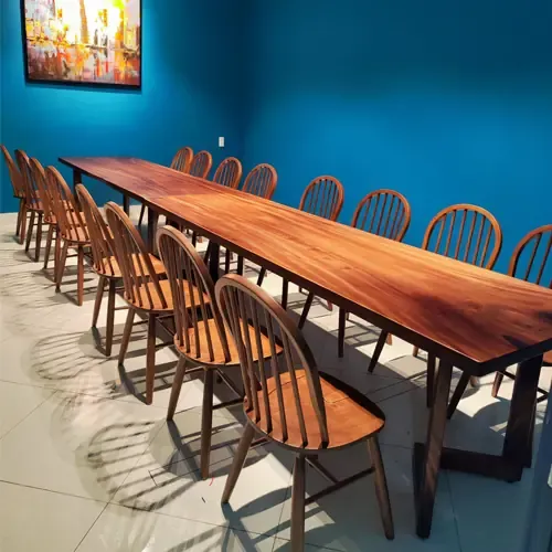 Dự Án Giao Bàn Gỗ ME Tây Cho Nhà Hàng Tại Quận 8