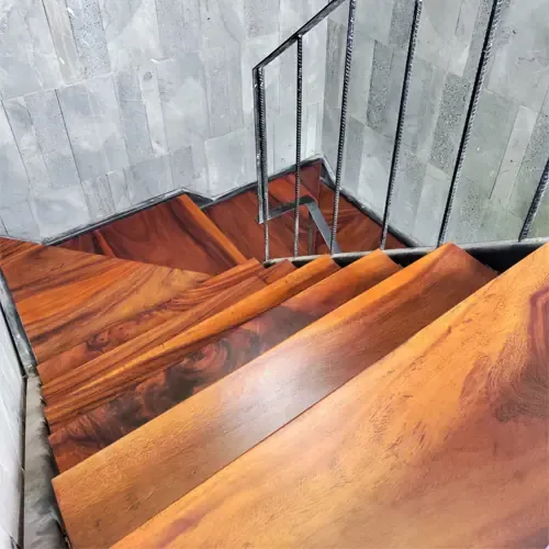 Thi Công Bậc Thang Gỗ Me Tây Tự Nhiên Cực Đẹp