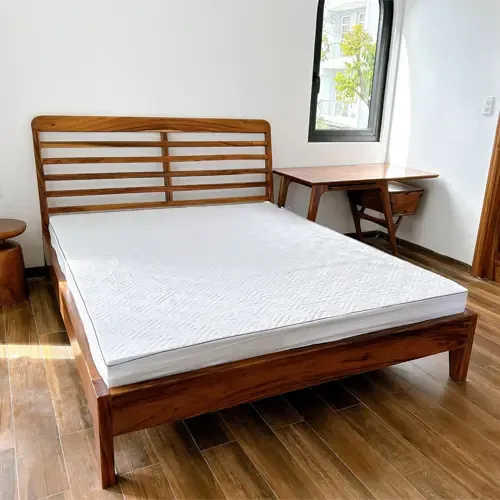 Giao Giường Gỗ Me Tây Đơn Giản Cho Khách Tại Quận 2