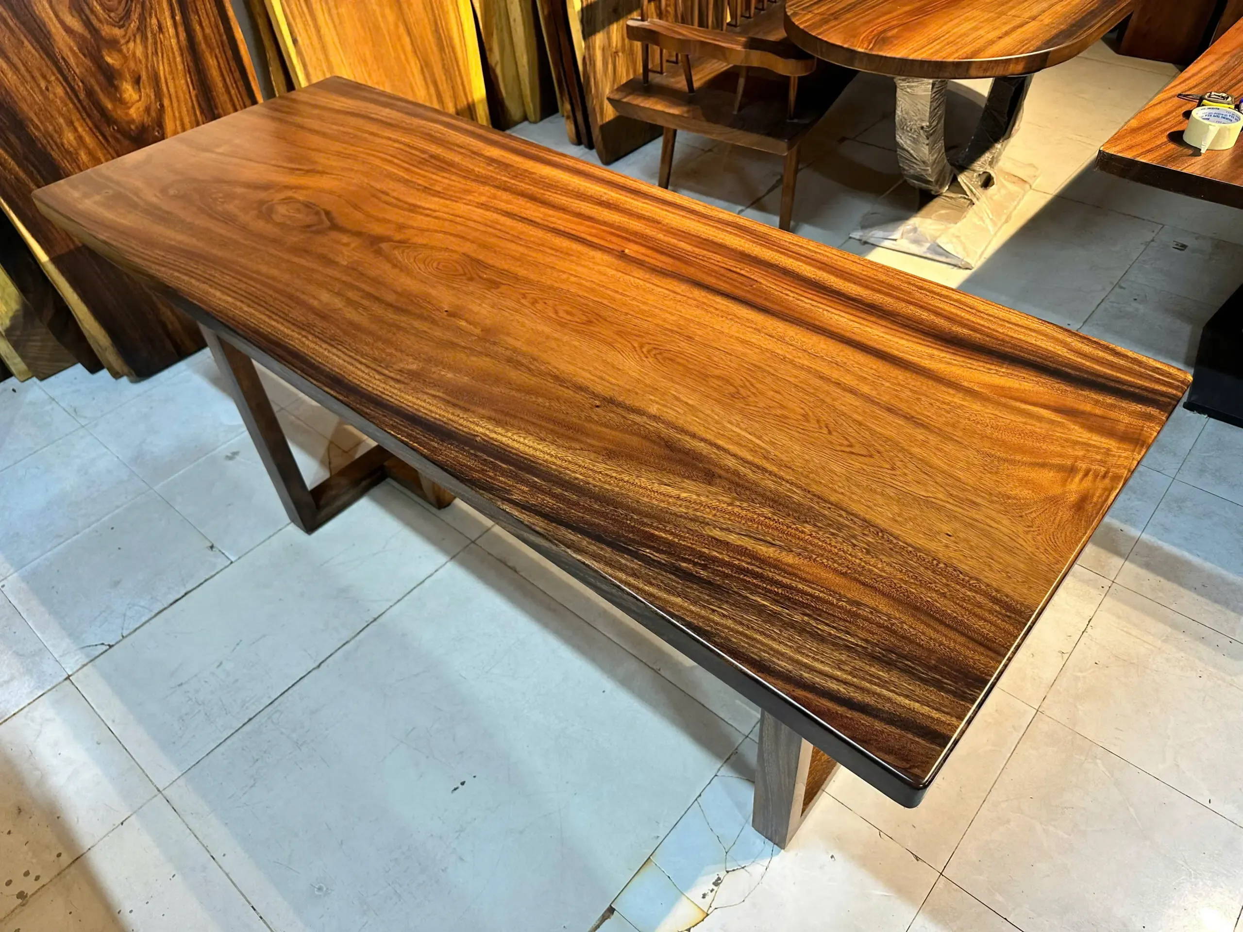 BÀN DÀI 2M09CM RỘNG 81CM SIÊU XINH