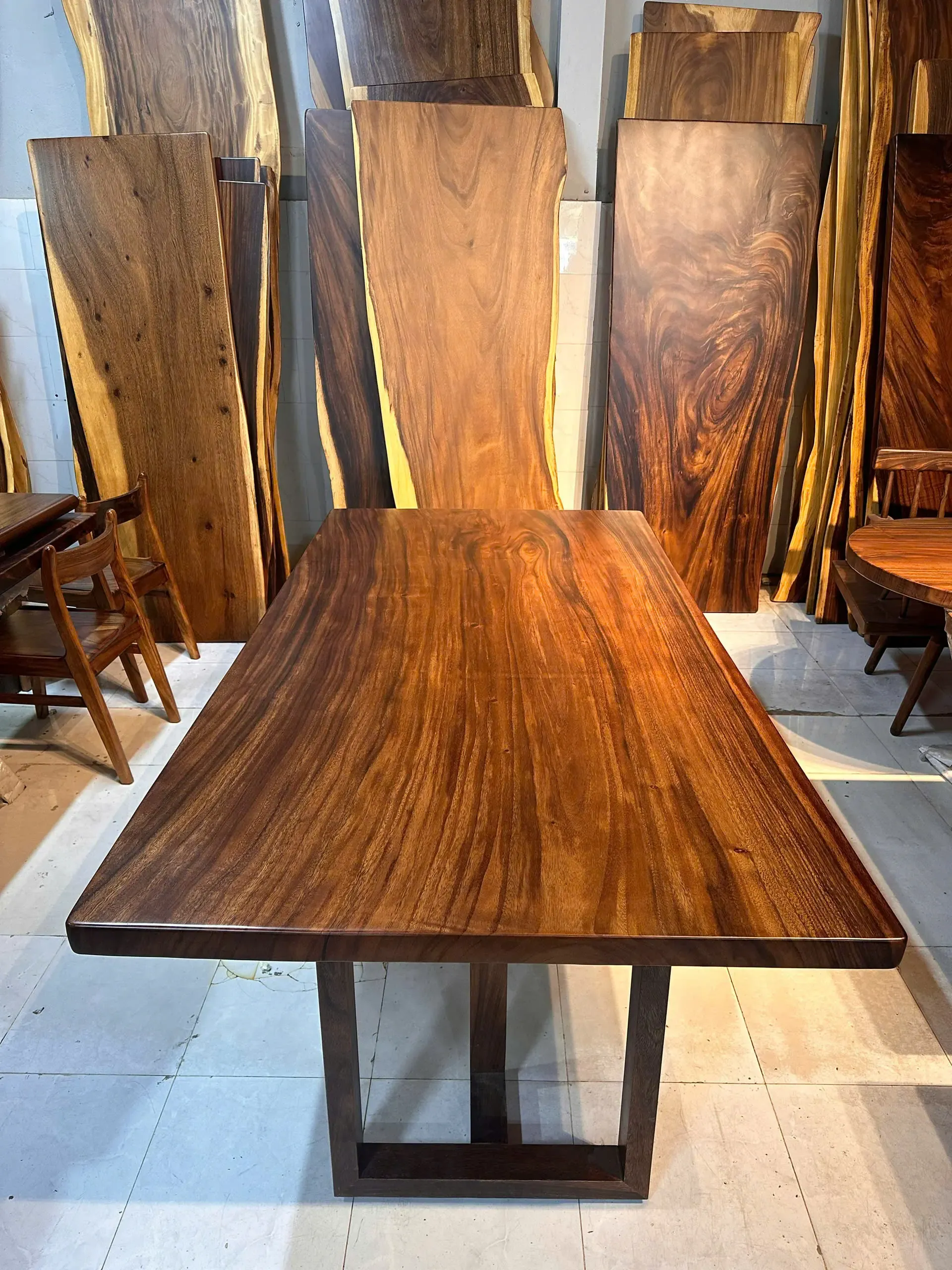 BÀN GỖ ME TÂY VUÔNG VỨC DÀI 210cm – RỘNG 108cm